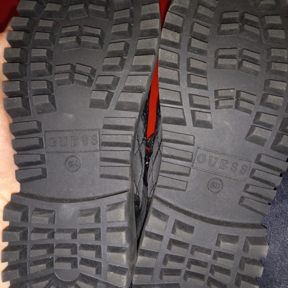 NWOT woman's size 6M Guess boots - Picture 5 of 12